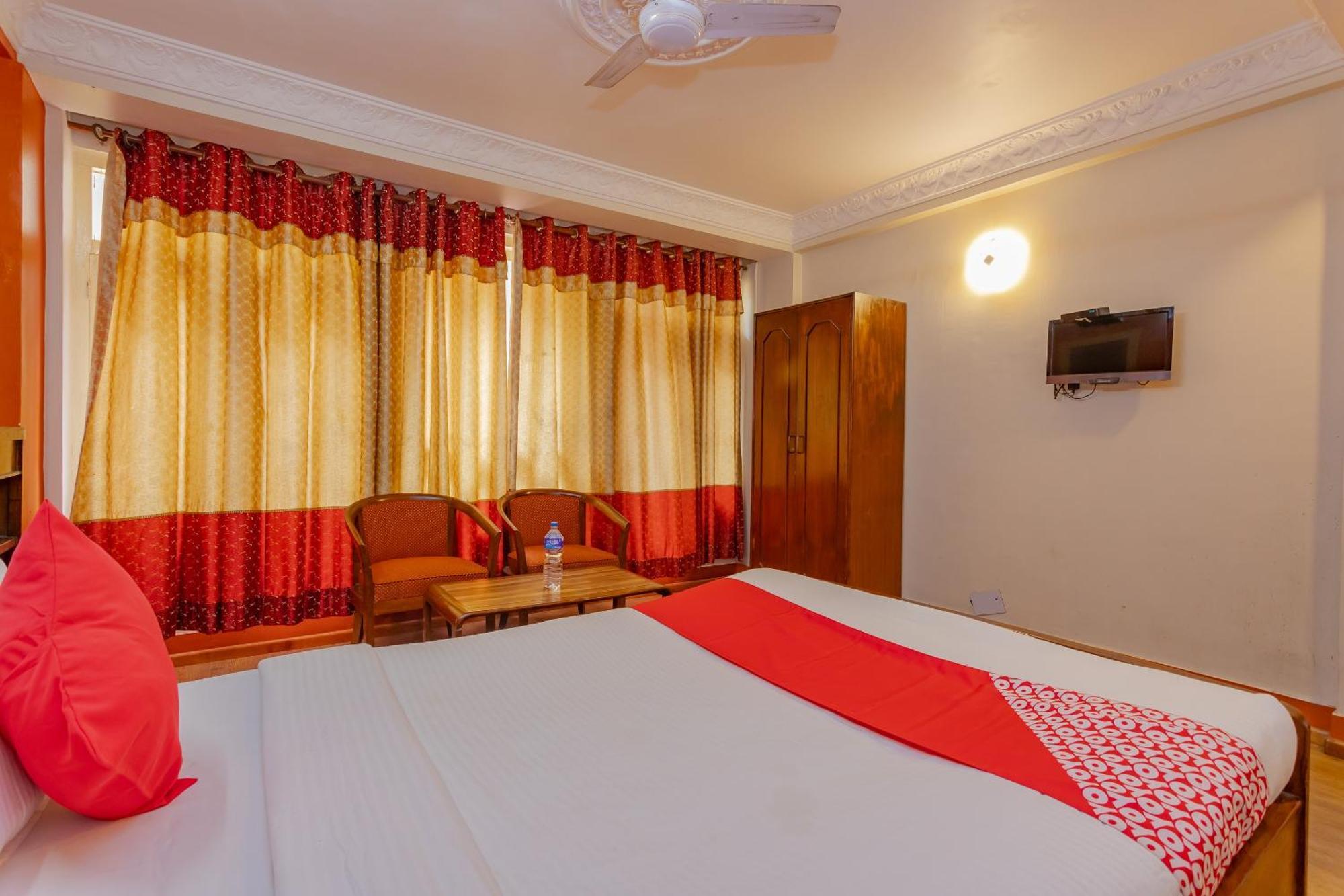 Oyo 795 Hotel Holiday Inn Katmandu Eksteriør billede