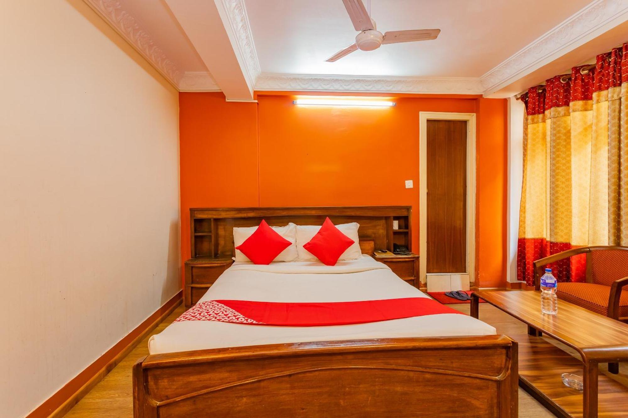 Oyo 795 Hotel Holiday Inn Katmandu Eksteriør billede